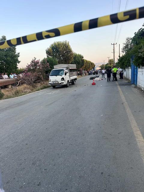 KAMYONET İLE MOTOSİKLET ÇARPIŞTI: 1 ÖLÜ, 2 YARALI