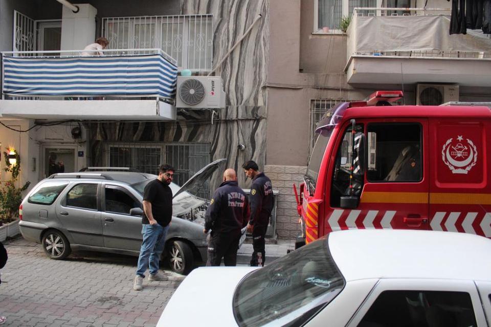 Aydın'da duyarlı esnaf otomobili yanmaktan kurtardı