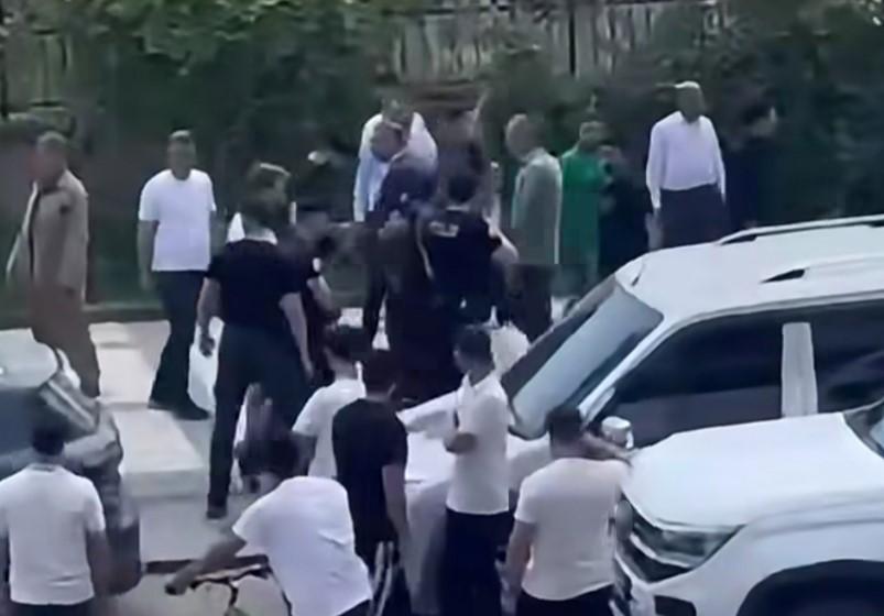 Bayram arefesinde akrabalar arası taşlı, sopalı ve bıçaklı kavga: 8 yaralı, 17 gözaltı