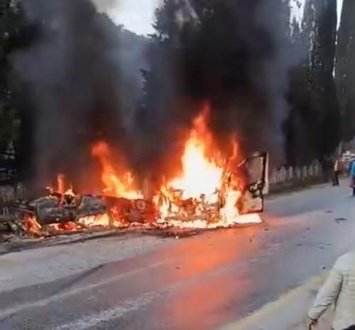 Aydın’da yürekler ağıza geldi: İki araç çarpıştı, araçlar küle döndü