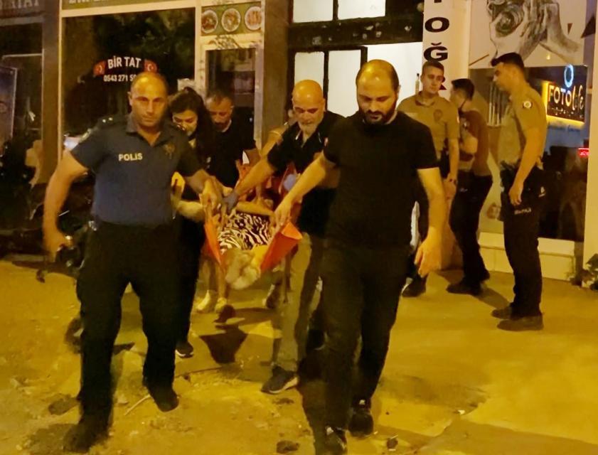 GENÇ KADIN ÜVEY KIZ KARDEŞİNİ BIÇAKLAYARAK ÖLDÜRDÜ AKSARAY'DAKİ AİLE KAVGASINDA 1 KİŞİ ÖLDÜ 1 KİŞİ DE YARALANDI