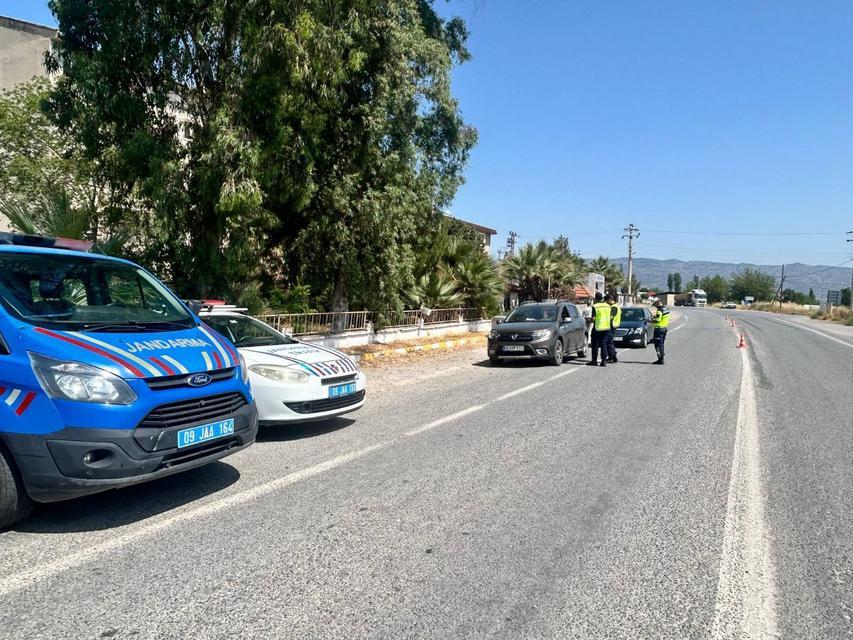 Aydın'da bayram tatili dönüşü jandarma denetimlerini sıklaştırdı