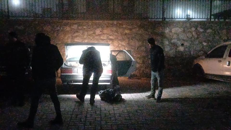 Park halindeki otomobil kurşunlandı