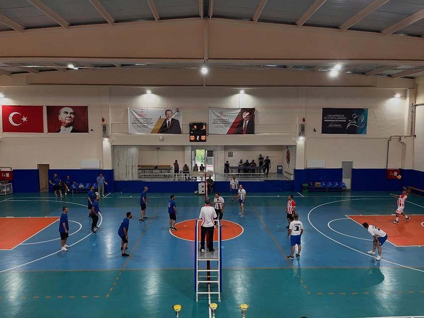 BUHARKENT'TE 'KENTİN ÇOCUKLARI' VOLEYBOL TURNUVASINDA İLK DÜDÜK ÇALDI
