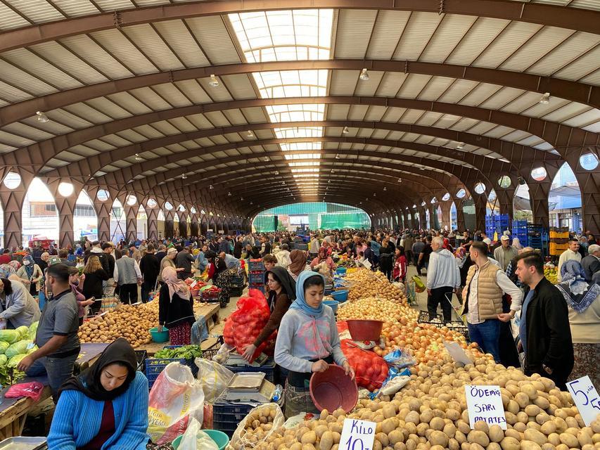 Çine Perşembe Pazarı'nda fiyatlar cep yakıyor
