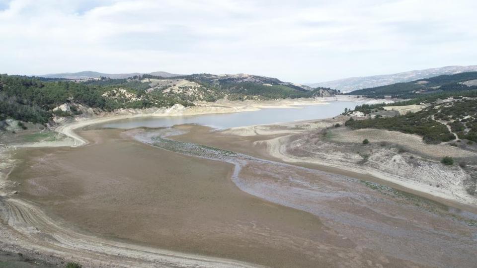 Doğa ve su dengesi değişti! Baraj doldu, köy kalıntıları kayboldu