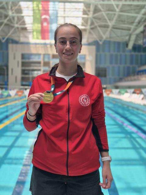 AVRASYA ÜNİVERSİTESİ ÖĞRENCİSİ BAKÜ'DEN ALTIN MADALYA İLE DÖNDÜ