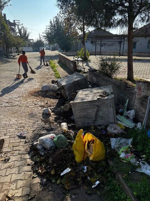 ÇÖP KONTEYNERLERİ İLÇE KANALINA ATILDI, BELEDİYE HUKUKİ SÜREÇ BAŞLATACAK