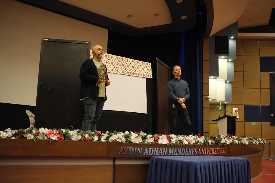 ADÜ'de “Karagöz'ün İlahı Komedyasına Yolculuk" sanatseverlerle buluştu