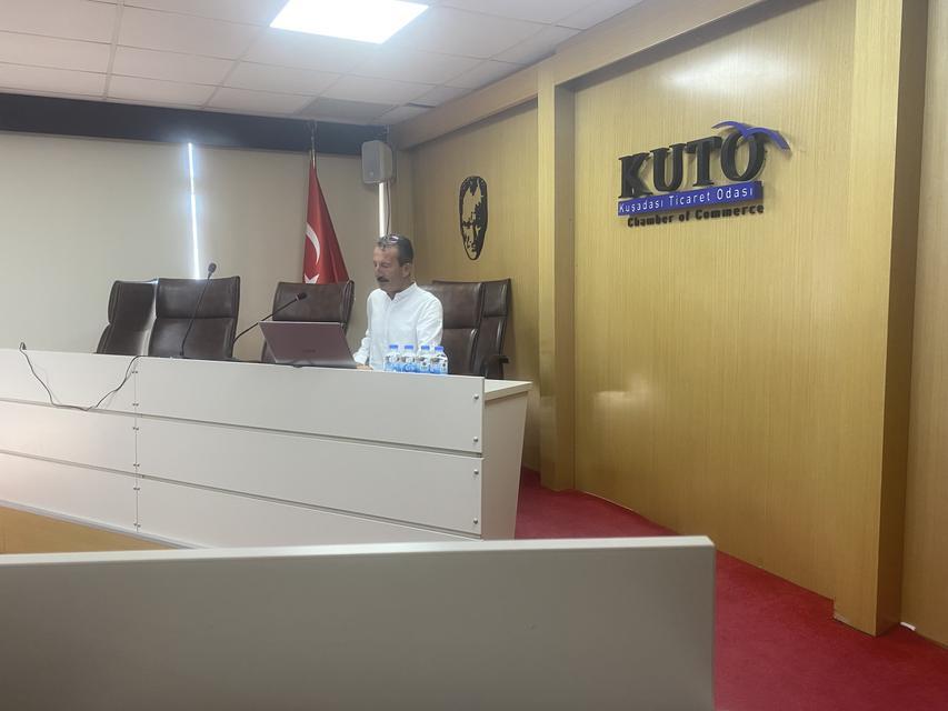 KUŞADASI'NDA TÜRK KÜLTÜRÜ KONFERANSI YOĞUN İLGİ GÖRDÜ