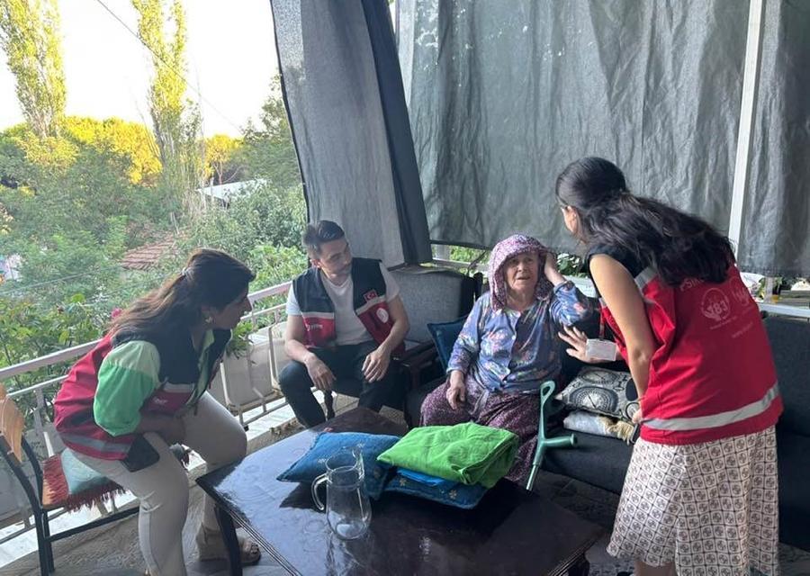 Aydın’da yangından etkilenen vatandaşlara destek