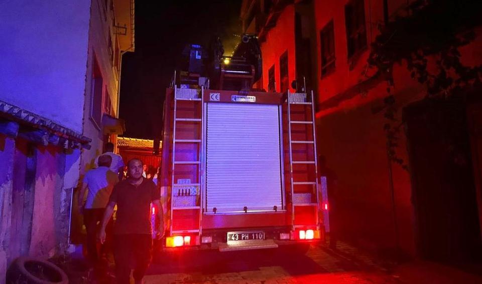 Evin mutfağında çıkan yangın büyümeden söndürüldü