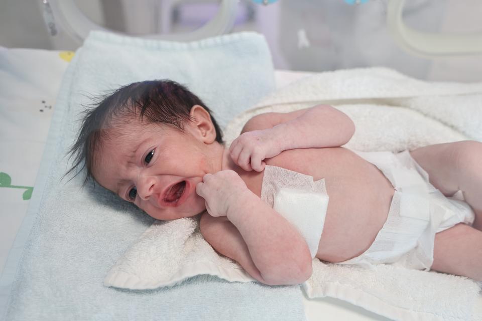 DOĞUŞTAN YEMEK BORUSU OLMAYAN 4 GÜNLÜK BEBEK, ELAZIĞ'DA HAYATA TUTUNDU ŞANLIURFA'DAN ELAZIĞ'A UZANAN UMUT HİKAYESİ