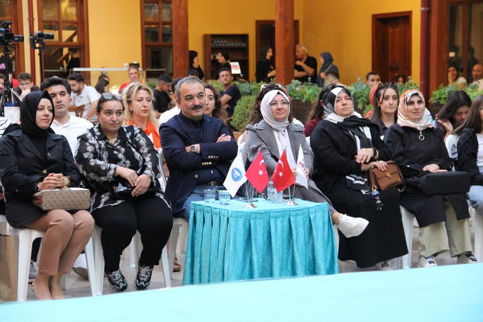 UZMANINDAN ÖNEMLİ UYARI: "KKKA VİRÜSÜ BULAŞAN 100 KİŞİDEN 5'İ HAYATINI KAYBEDİYOR"