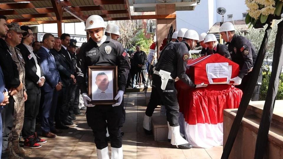 Kalp krizi geçiren polis memuru hayatını kaybetti