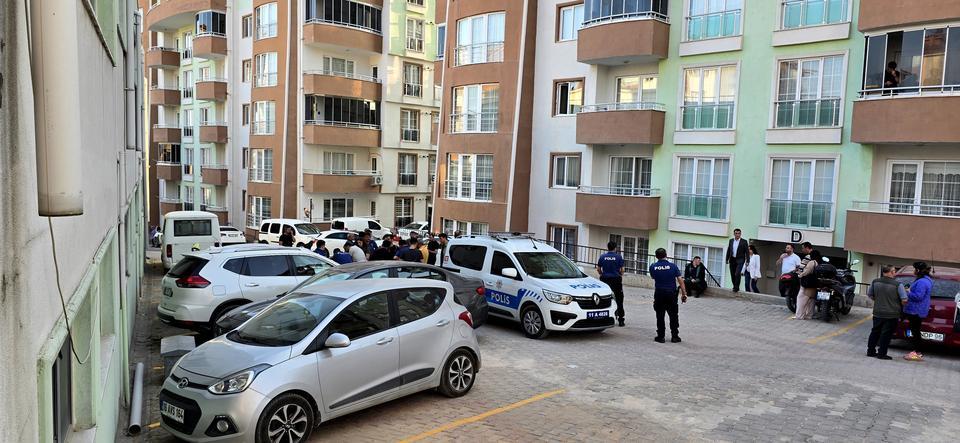 Bir kadın evinde ölü bulundu, eşinden haber alınamıyor