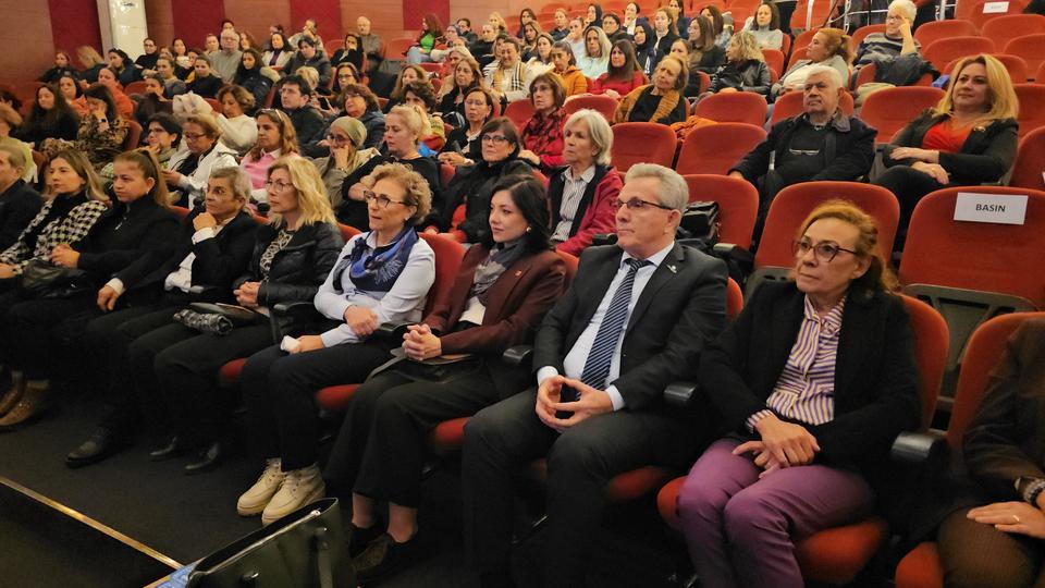 Nazilli'de Cumhuriyetin ilk kadın vekilleri konuşuldu