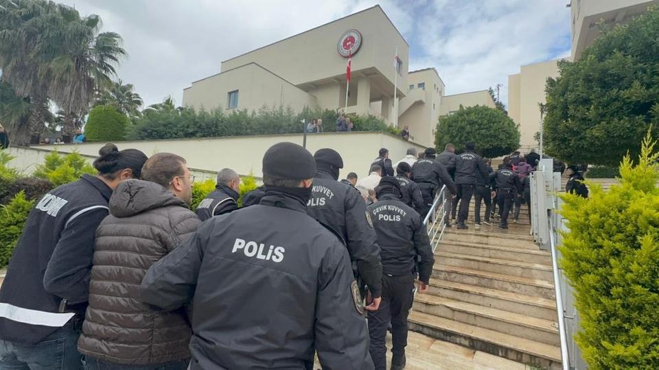 Belediye rüşvet operasyonunda 4 tutuklama