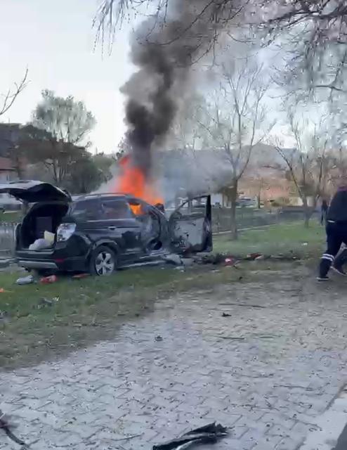 TOKAT'TA AĞACA ÇARPAN CİP YANDI: 1 ÖLÜ, 2 YARALI