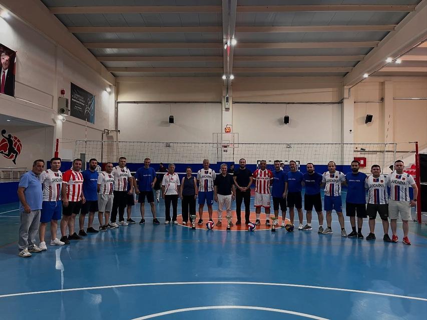 BUHARKENT'TE 'KENTİN ÇOCUKLARI' VOLEYBOL TURNUVASINDA İLK DÜDÜK ÇALDI