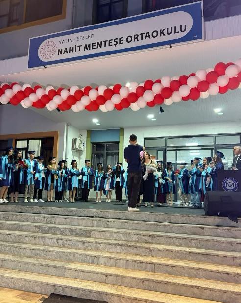 Nahit Menteşe Ortaokulu’nda mezuniyet coşkusu yaşandı