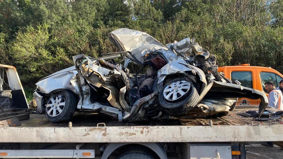 Otomobil tırın altında kaldı: Karı-koca öldü