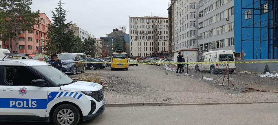 Baba-oğul inşaat işçilerine ateş açtı