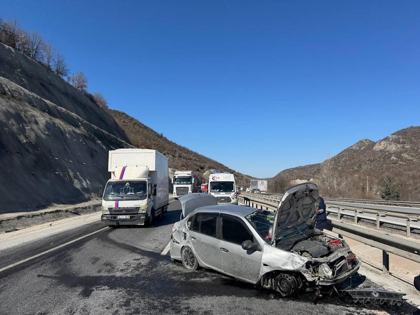 BİLECİK'TE TRAFİK KAZASI, 3 YARALI
