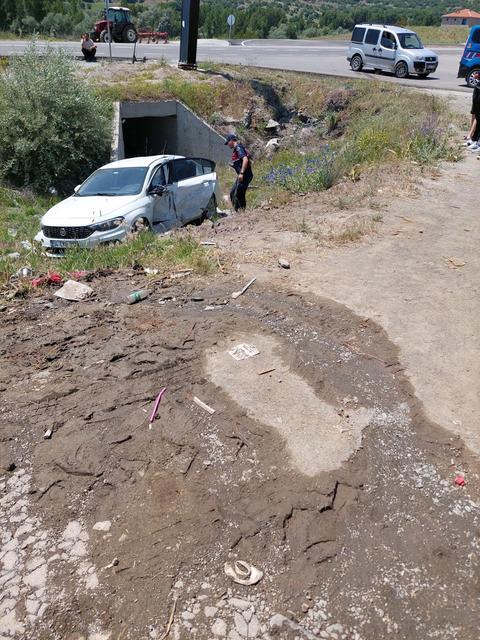 3 GÜN ÖNCE YETKİLİLERE SESLENMİŞLERDİ AYNI YERDE YİNE KAZA OLDU 6 KİŞİ YARALANDI