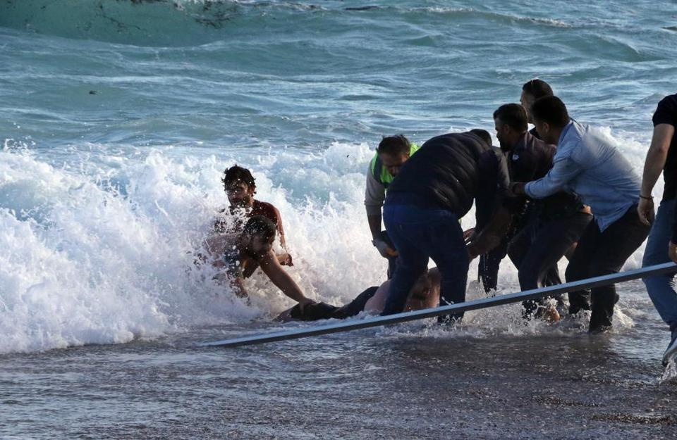 Yüzündeki egzama için denize giren genç boğularak can verdi