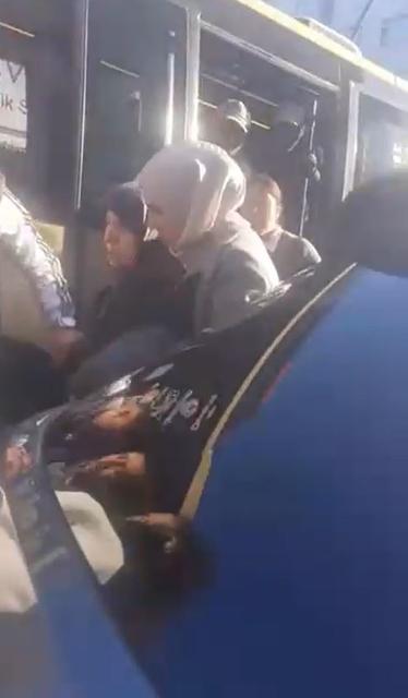 Minibüsten yaşlı kadın düştü