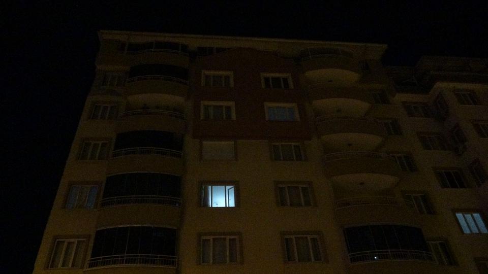 Yaşlı kadın evinde yarı çıplak halde ölü bulundu