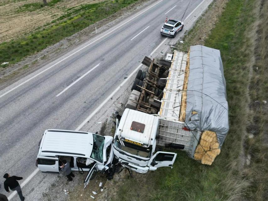 Aydın plakalı kamyonun karıştığı kazada facianın eşiğinden dönüldü