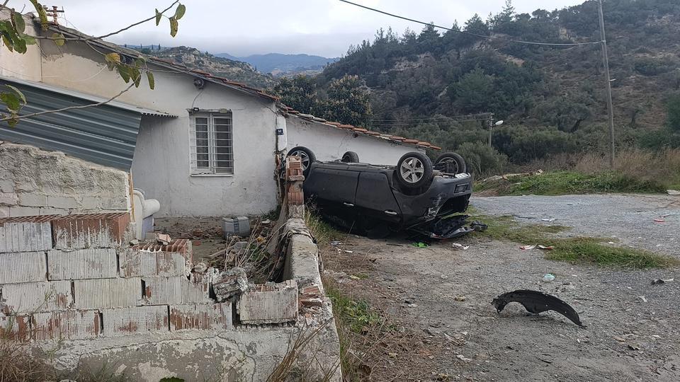 SÖKE'DE OTOMOBİL TAKLA ATTI: 1 YARALI