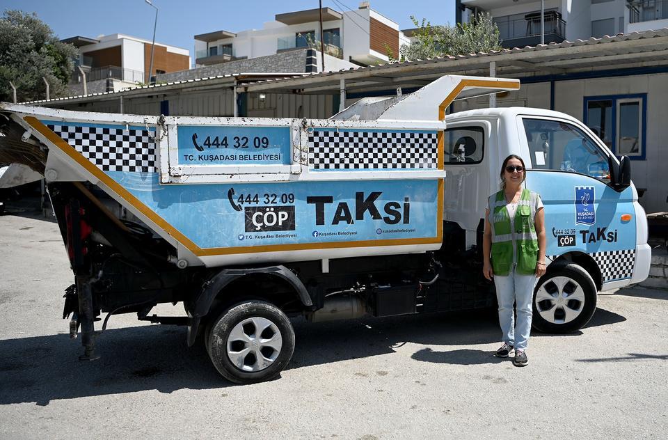 ALO ÇÖP TAKSİ DİREKSİYONUNA GEÇİP, DAR SOKAKLARDA TEMİZLİK YAPIYOR