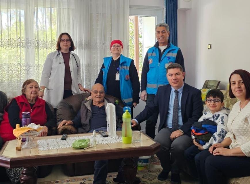 Yaşlı çınarları ziyaret edip, moral verdiler