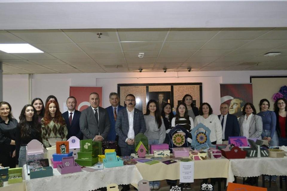 Sultanhisar’da el emeği göz nuru eserler sergilendi
