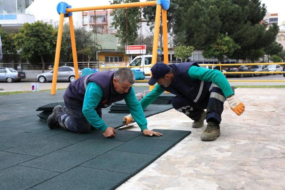Efeler Belediyesi'nden parklarda bakım ve onarım çalışması