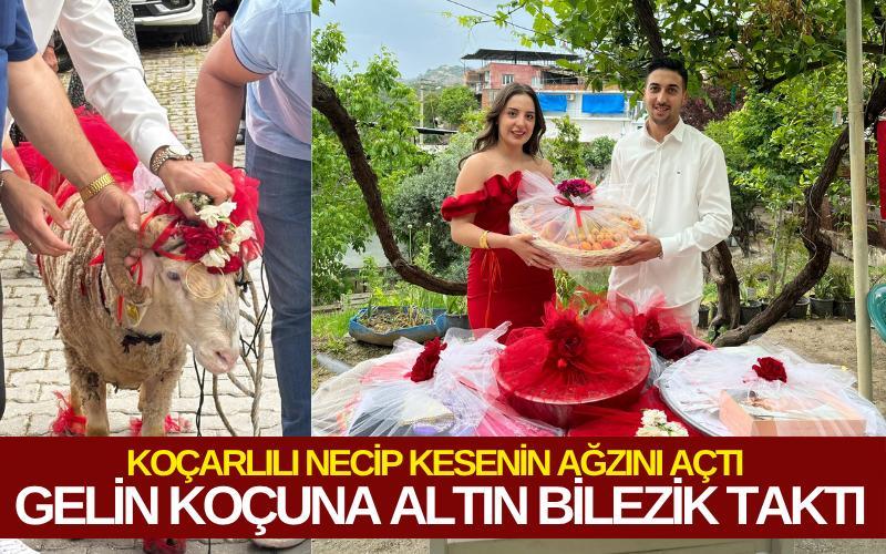 Koçarlılı Necip kesenin ağzını açtı: Gelin koçuna altın bilezik taktı