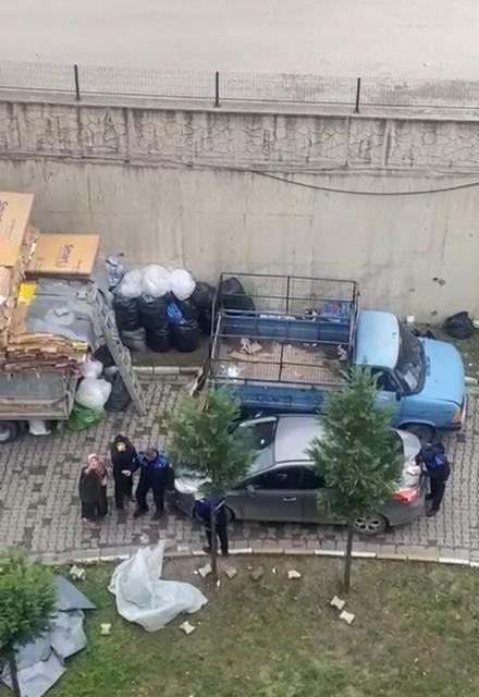 Anne ve oğlu zabıtalara saldırdı