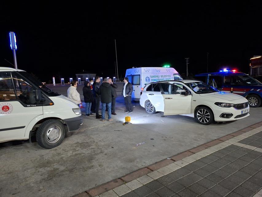 Dinlenme tesisinde 5 gündür park halinde olan otomobilden ceset çıktı