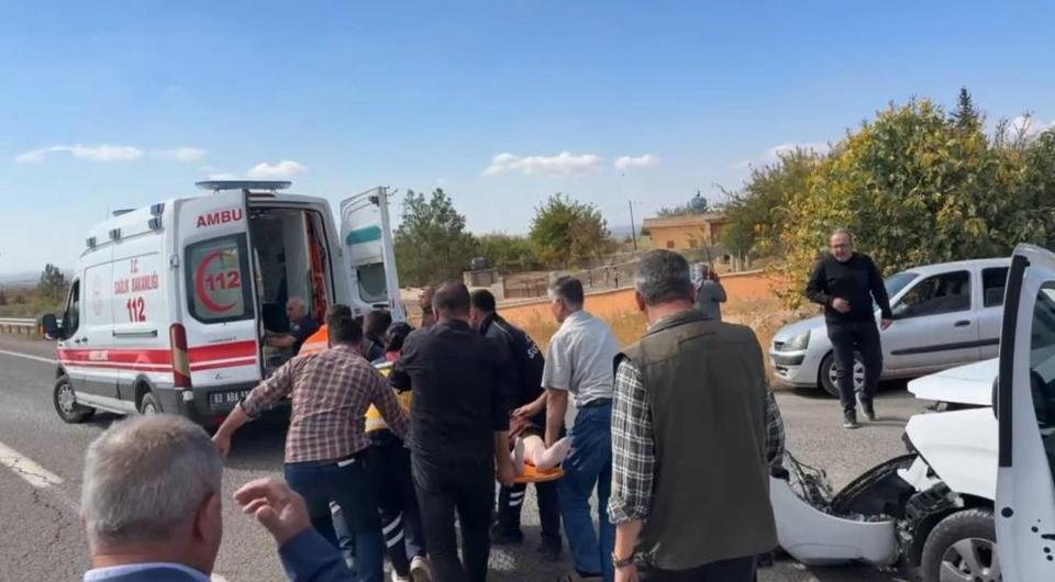 Cenaze yolunda kaza: 3 yaralı