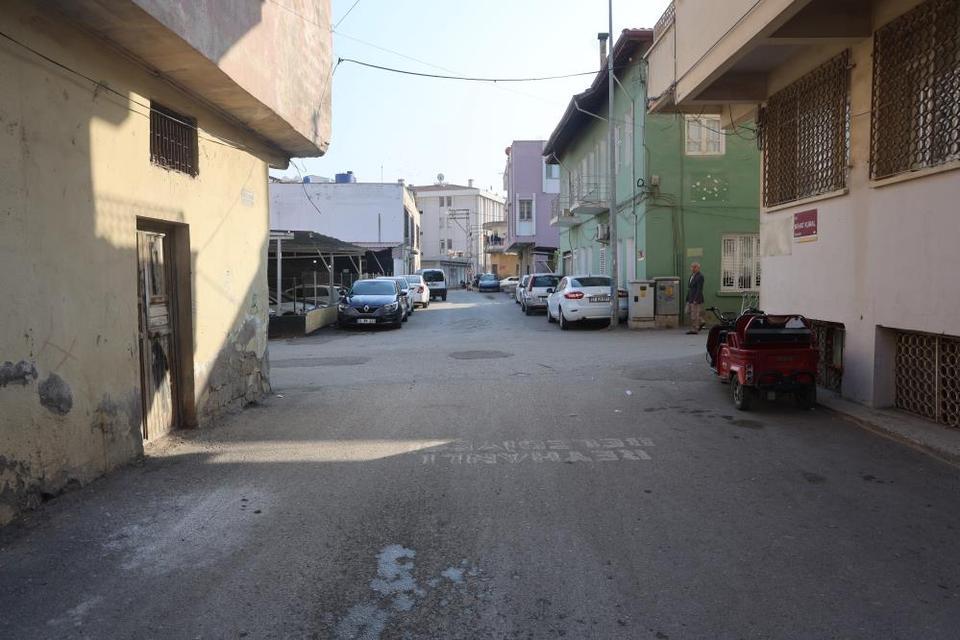 Motosikletlerin kafa kafaya çarpıştığı anlar kameraya yansıdı