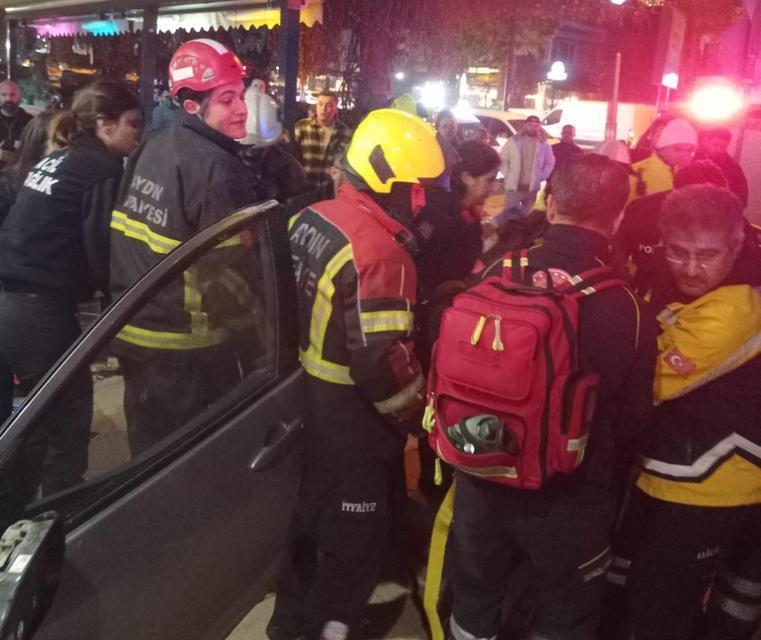 Aydın'da takla atan araç banka şubesine çarparak durabildi