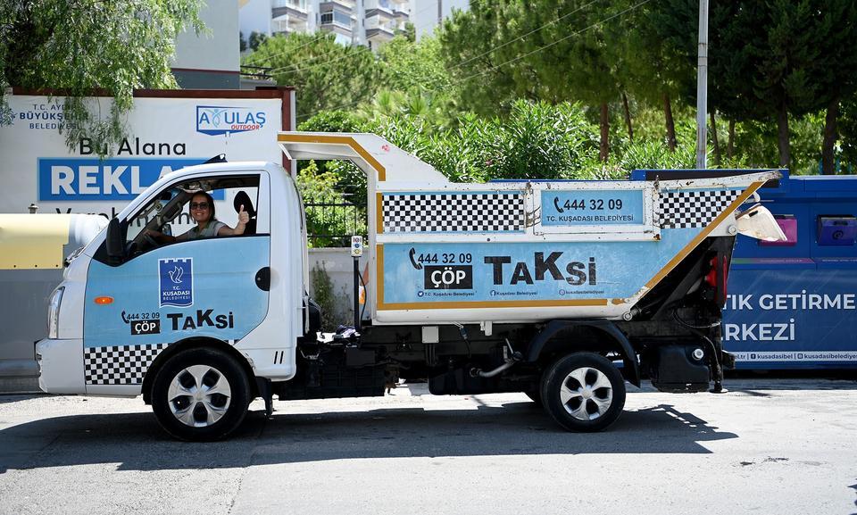 ALO ÇÖP TAKSİ DİREKSİYONUNA GEÇİP, DAR SOKAKLARDA TEMİZLİK YAPIYOR