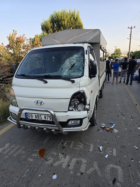 KAMYONET İLE MOTOSİKLET ÇARPIŞTI: 1 ÖLÜ, 2 YARALI