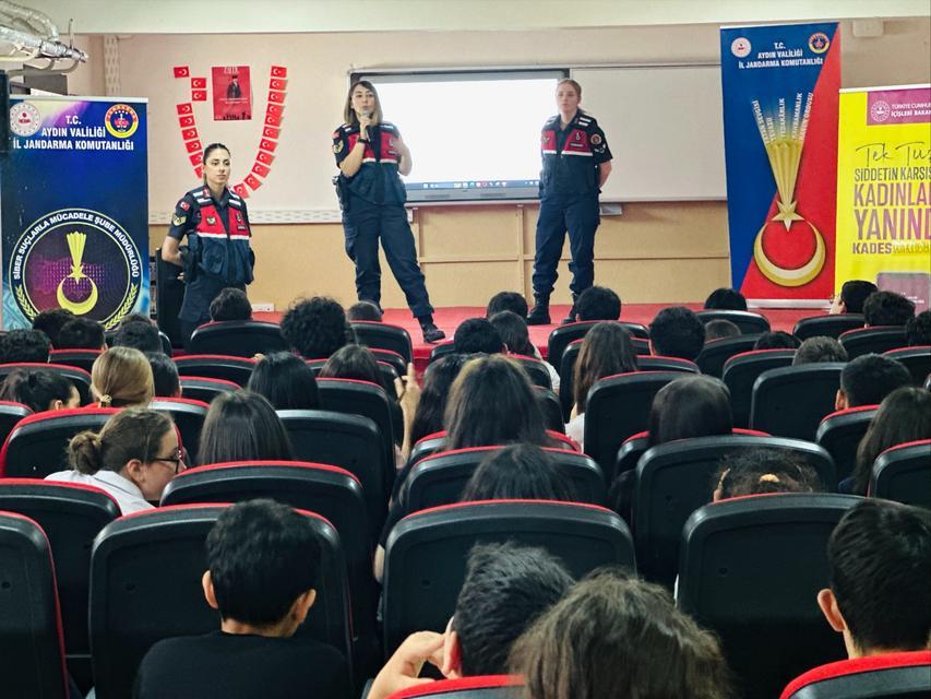 Aydın’da öğrencilere jandarmadan siber zorbalık dersi