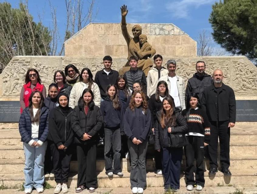 Köşklü öğrenciler şehitleri unutmadı