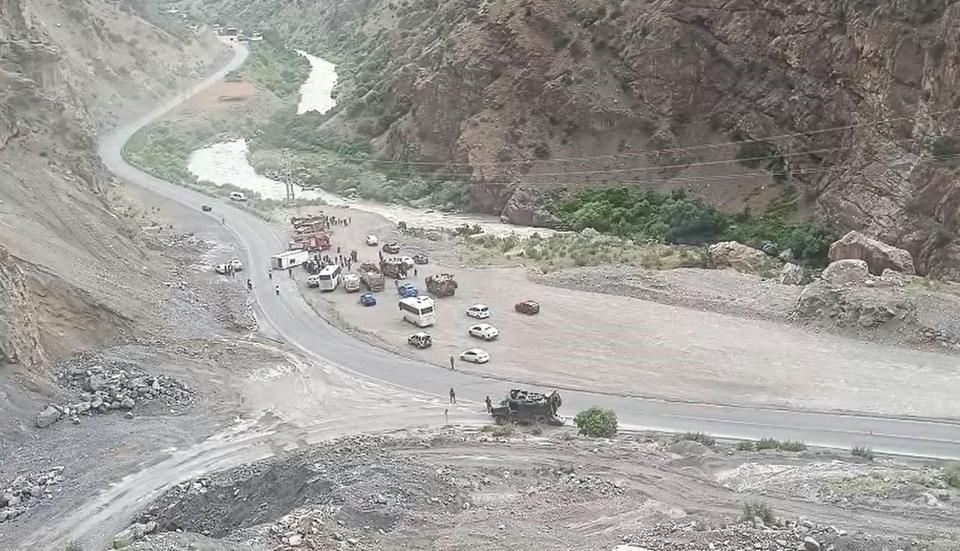 Midibüs devrildi, 6 asker yaralandı