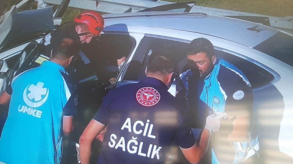 İki araç kafa kafaya çarpıştı: 4 ölü